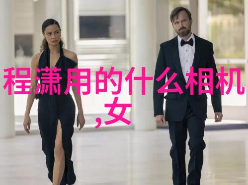 张俪最新机场街拍 粉色毛衣慵懒又减龄
