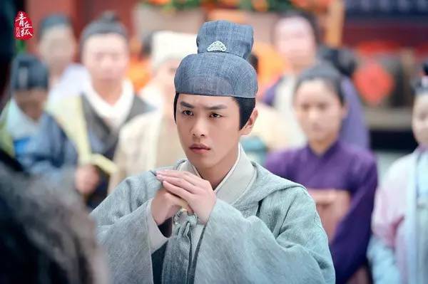 明星穿搭街拍_街拍牛仔裤美女穿搭2018夏_明星街拍穿搭图片/