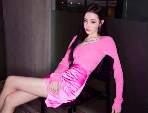 迪丽热巴展现多重魅力